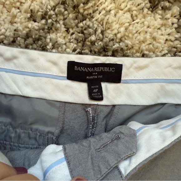 Banana Republic Women's Gray Cropped‎ Pants - Picture 3 of 4